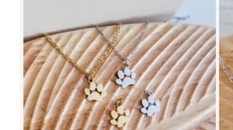 Engraved paw print charm necklace set