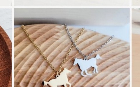 Engraved horse silhouette necklace