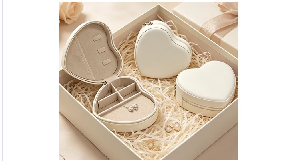 Engraved heart jewelry holder