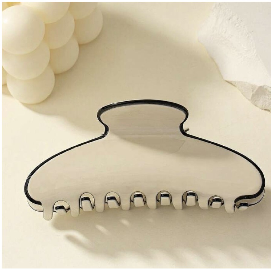 Engraved claw clip